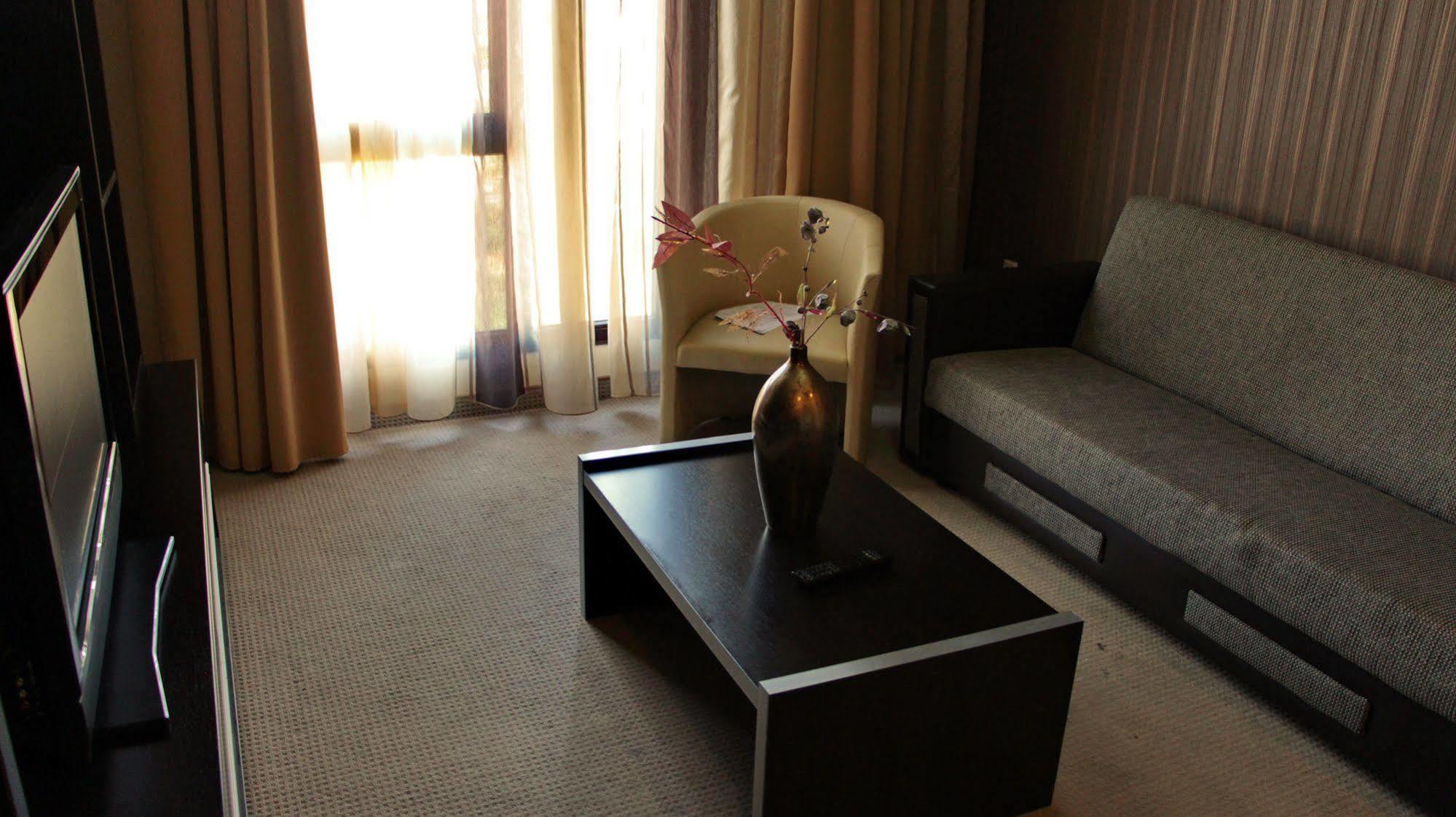 Hotel Angellis Timisoara Esterno foto