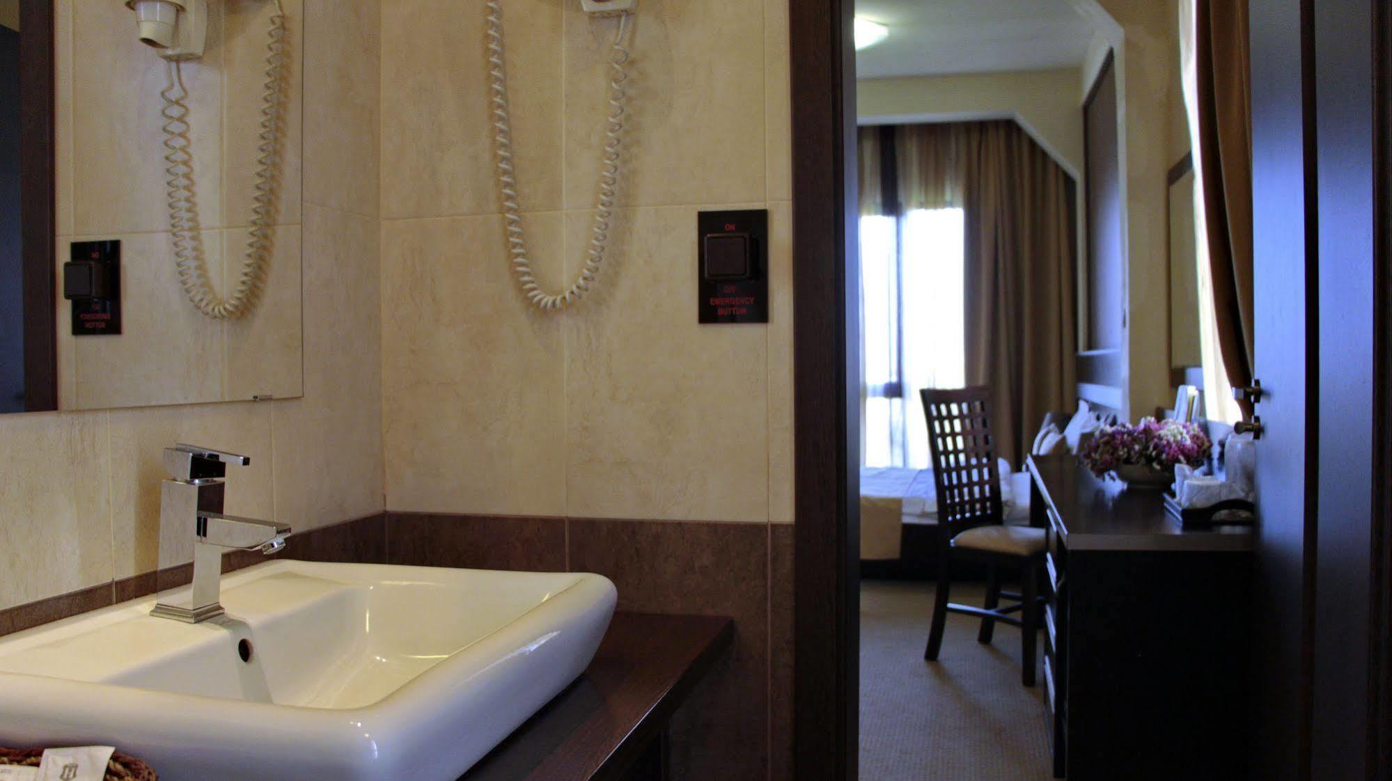 Hotel Angellis Timisoara Esterno foto